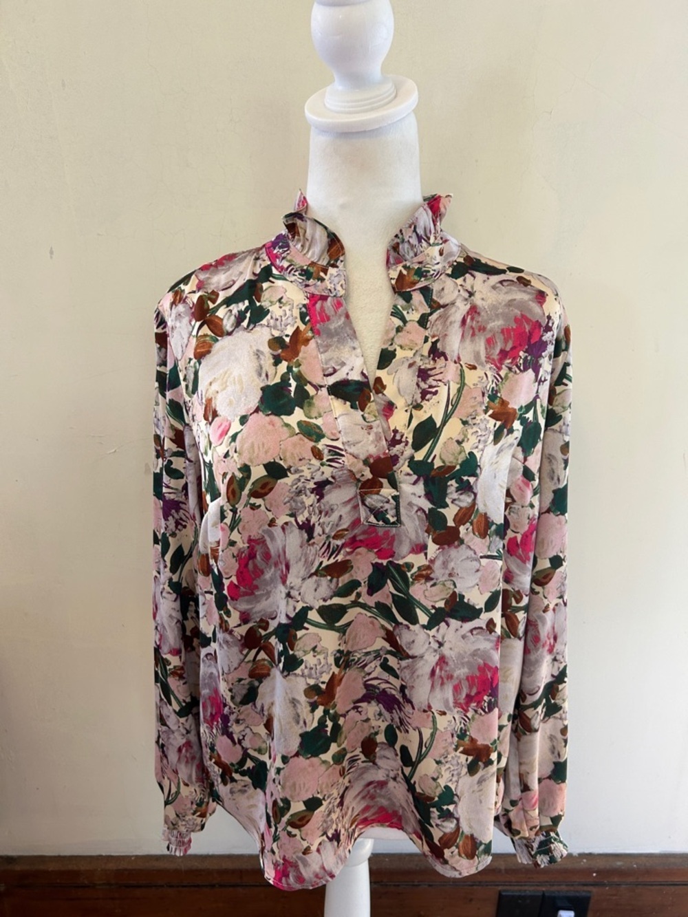 Cabi Floral Ruffle V-Neck Blouse - Pink, Green, Brown size S EUC